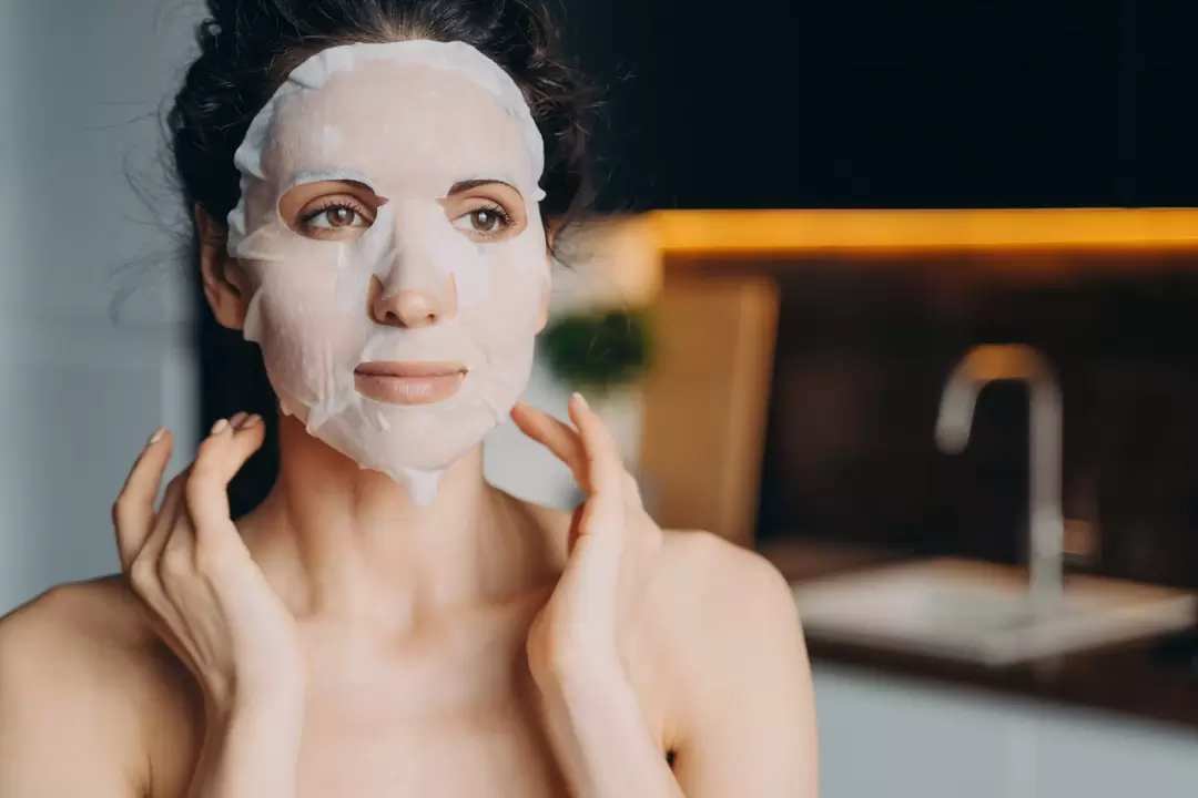 Cloth masks will help women over 30 look impressive