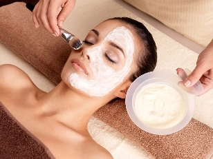 Aesthetic specialist on a rejuvenating mask